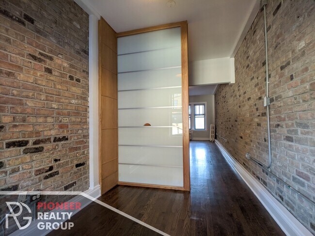 Foto del edificio - 740 W Addison St