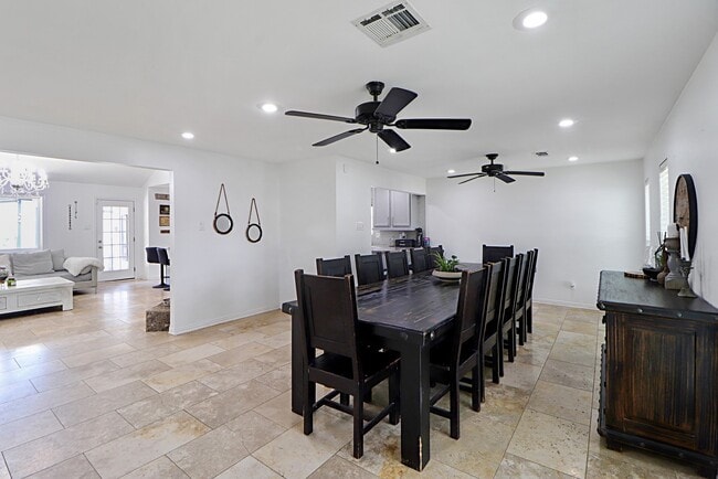 Foto del edificio - 5951 Yarwell Dr