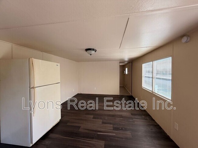 Foto del edificio - 7972 Breeze Dr
