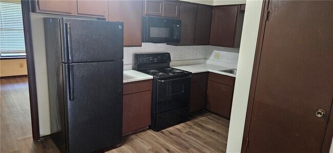 Foto del edificio - 635 Whitham Ave