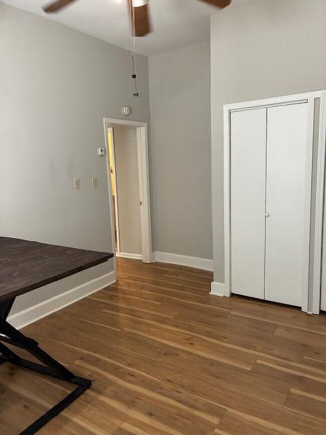 Foto del edificio - Spacious 1 bedroom/ 1 bath unit in Midtown...