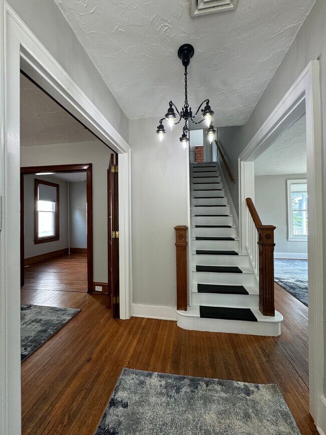 Foto del edificio - Beautifully Renovated 3 Bedroom Home in York