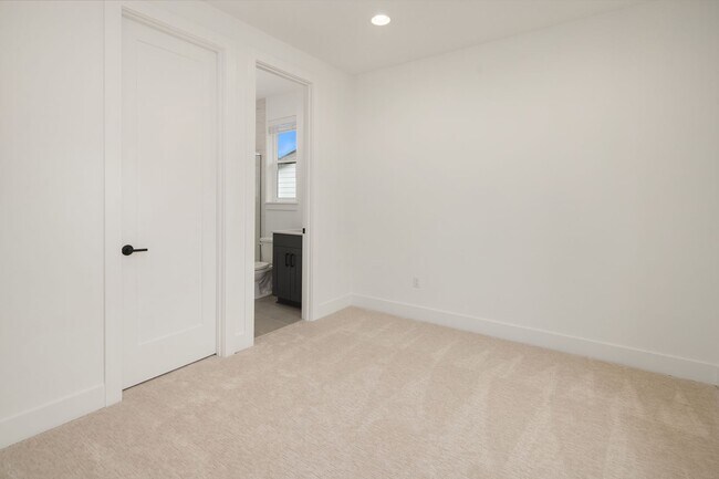 Foto del edificio - 7967 112th Ln SE