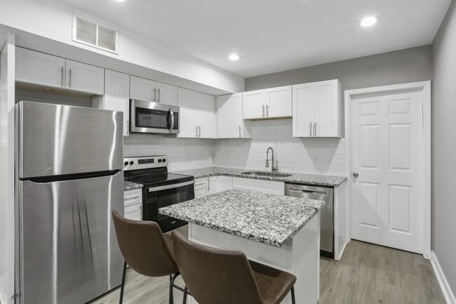 Building Photo - 2893 White Oak Dr
