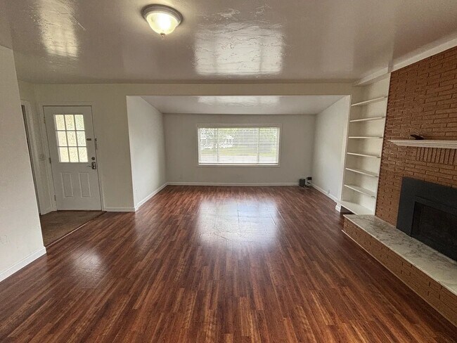 Foto del edificio - 239 E 6th Ave