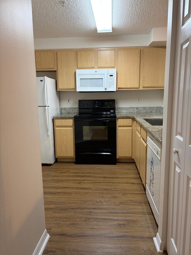 Building Photo - Palm Villa Condominium