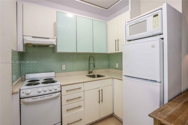 Foto del edificio - 2477 SW 22nd Terrace