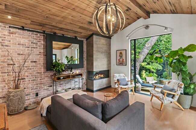 Foto del edificio - 6108 Hillegass Ave