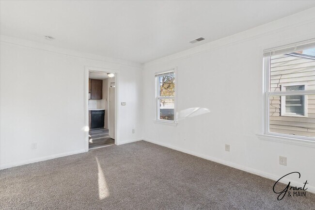 Foto del edificio - $1,100/month - 2 Bed 1 Bath