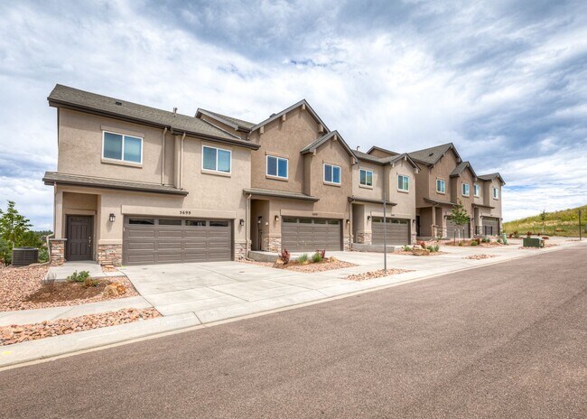 Building Photo - Fully Furnished 3 Bedroom 2.5 Bath Luxury Townhome by Garden of the Gods