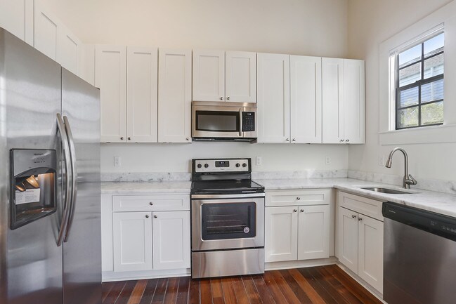 Building Photo - 2215 Second St