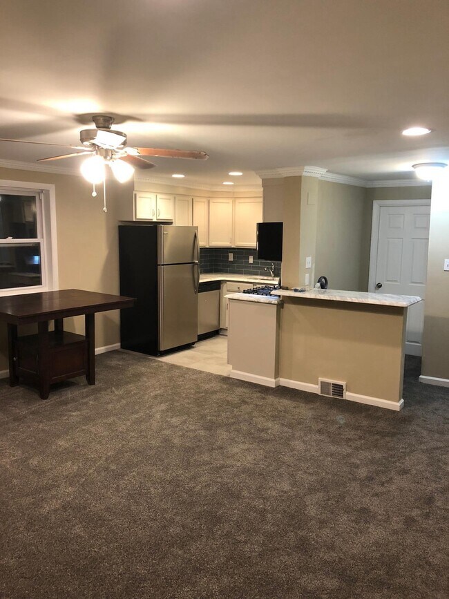 118 3rd Ave Unit 118 3rd avenue apartment, Broomall, PA 19008