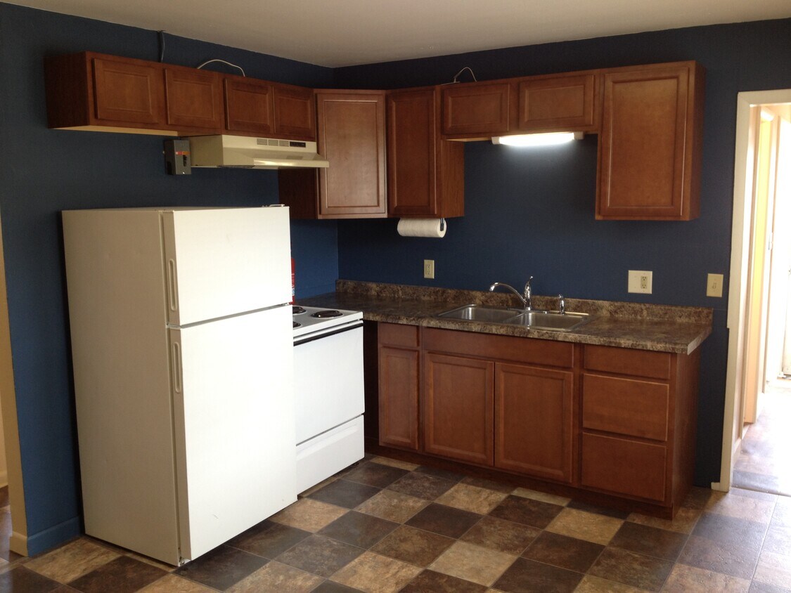 Primary Photo - 1421 E Bowen Ave