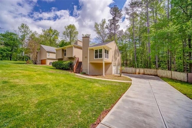 Building Photo - 2218 Woodfern Dr