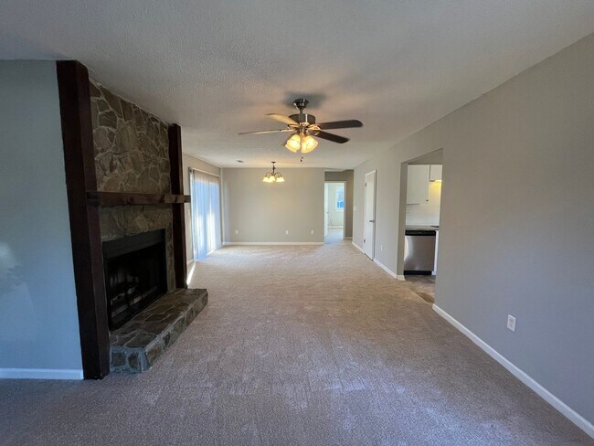 Foto del edificio - Charming Renovated 4 Bedroom Home