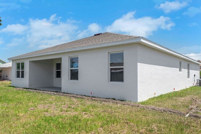 Foto del edificio - Spacious 4BR House in Port Saint Lucie
