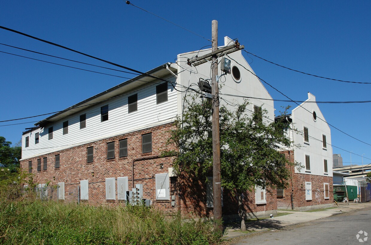 Building Photo - 1233 Constance St