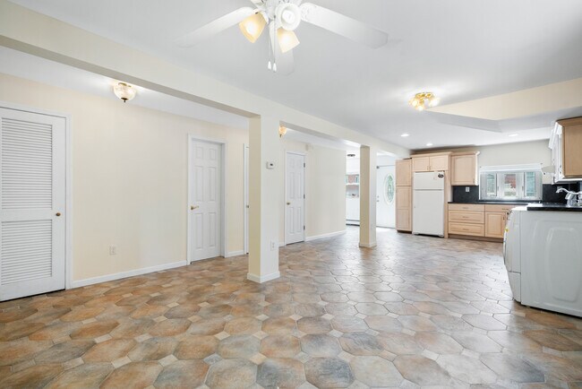 Building Photo - 9507 158th Ave