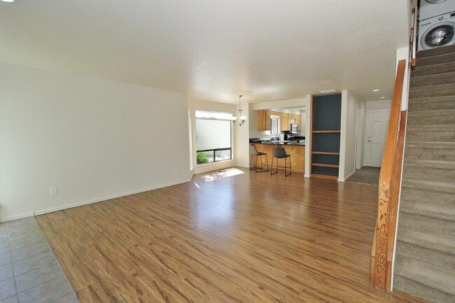 Building Photo - Premier End-Unit Condo in River Run