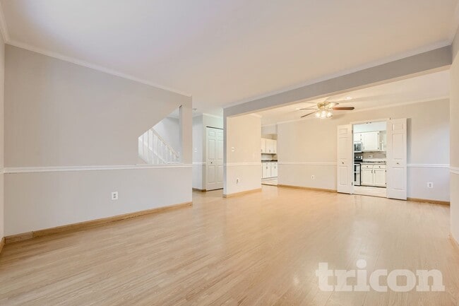 Foto del edificio - 7832 Falling Leaves Ct