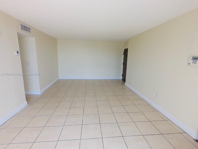 Foto del edificio - 488 NW 165th St