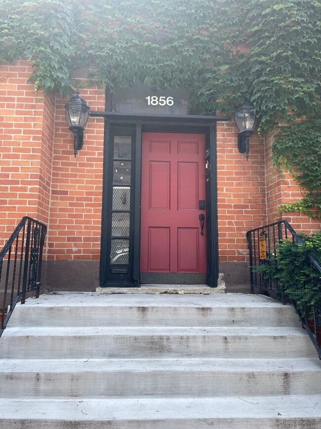Building Photo - 1856 N Lincoln Ave