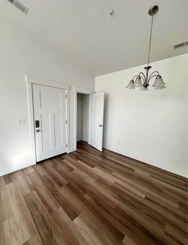 Foto del edificio - ? For Rent: Beautiful 3-Bedroom, 2-Bathroo...