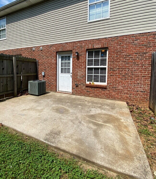 Foto del edificio - 541B PATRIOT PARK CT, CLARKSVILLE, TN 37042