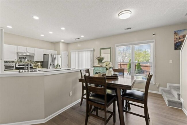 Foto del edificio - 1711 Taynton Cir