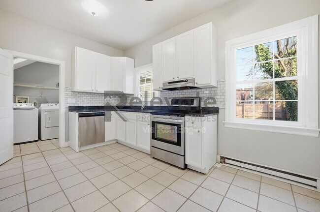 Foto del edificio - 2206 Parkwood Ave