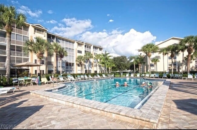 Foto del edificio - 340 Horse Creek Dr