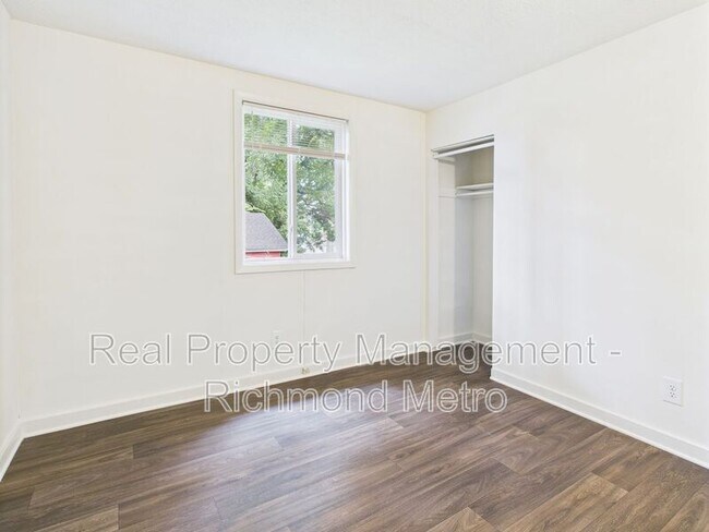 Foto del edificio - 3202-3206 Midlothian Turnpike