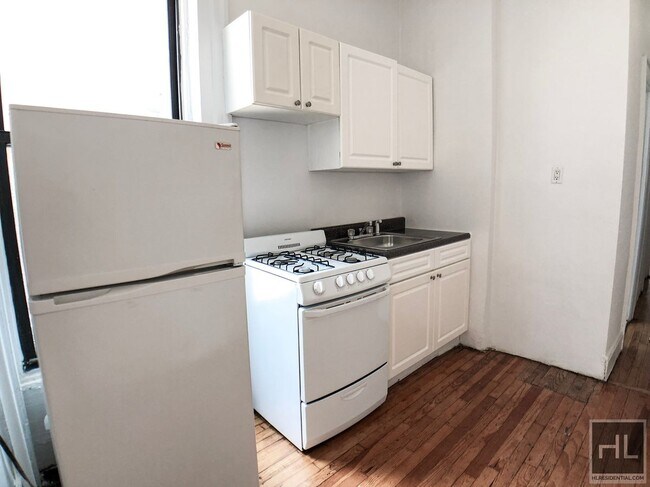 Building Photo - E 88 St