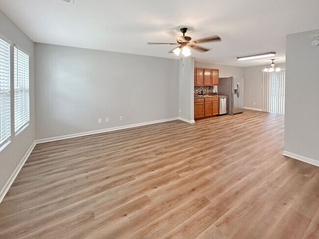 Building Photo - 165 Bayside Ln