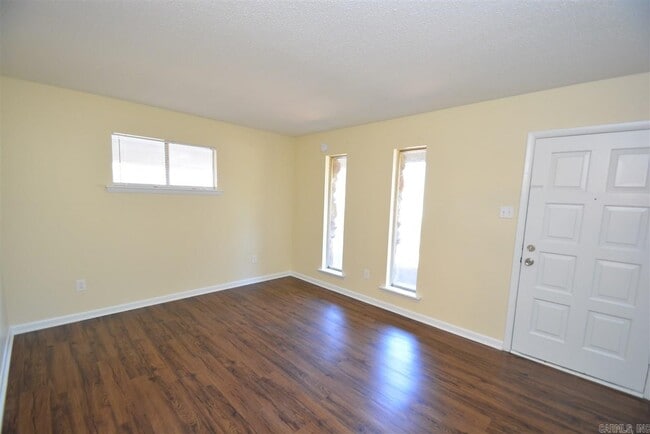 Building Photo - 9600 Cerelle Dr
