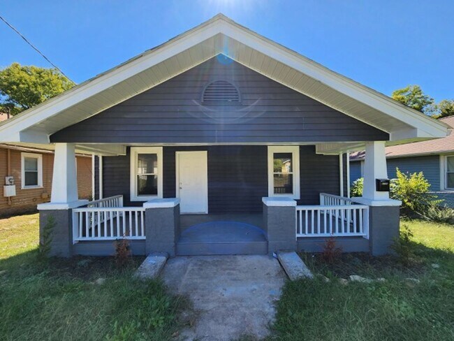 Building Photo - Knoxville 37914 - 3 bedroom 2 bath home - ...