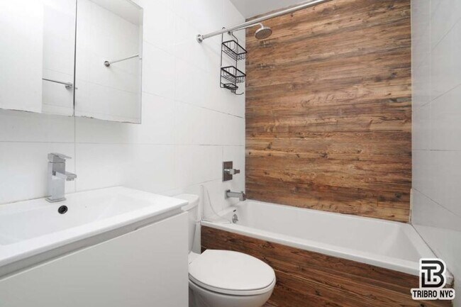 Building Photo - 3 bedroom in Brooklyn NY 11217
