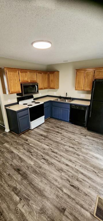 Building Photo - 100 Persimmon Dr