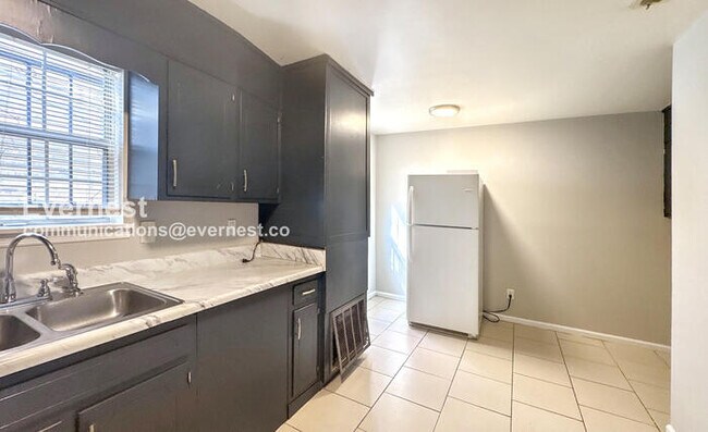 Foto del edificio - 1100 Cotton Ave SW