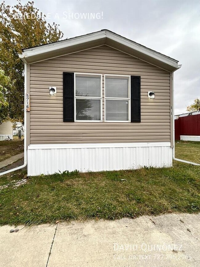 Building Photo - 5716 Heather View Ln