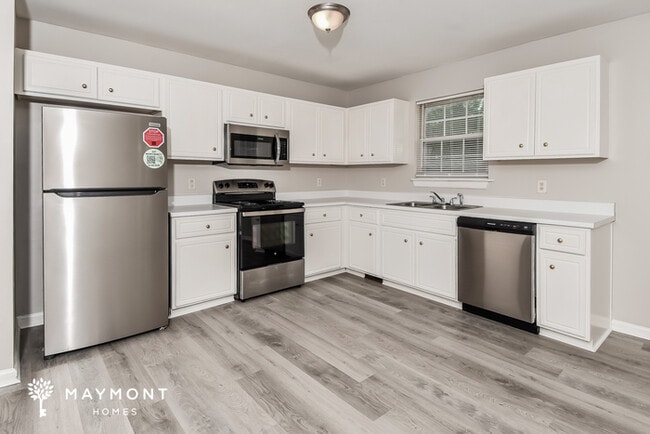 Building Photo - 211 Petworth Dr