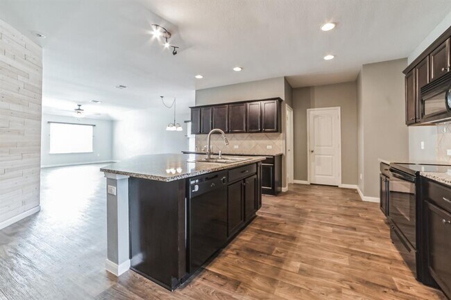 Foto del edificio - 101 Acadia Cv