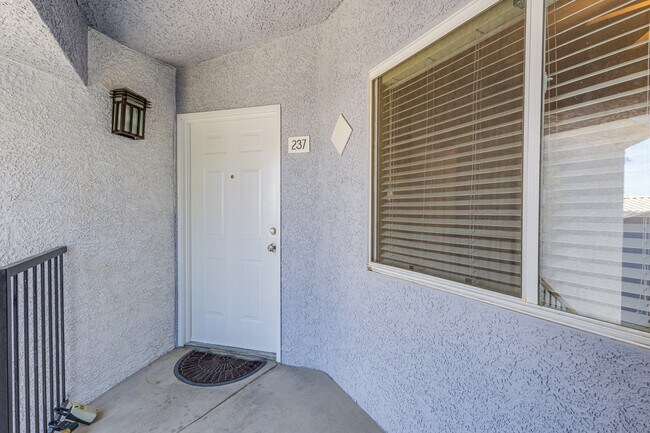 Foto del edificio - 8400 W Charleston Blvd