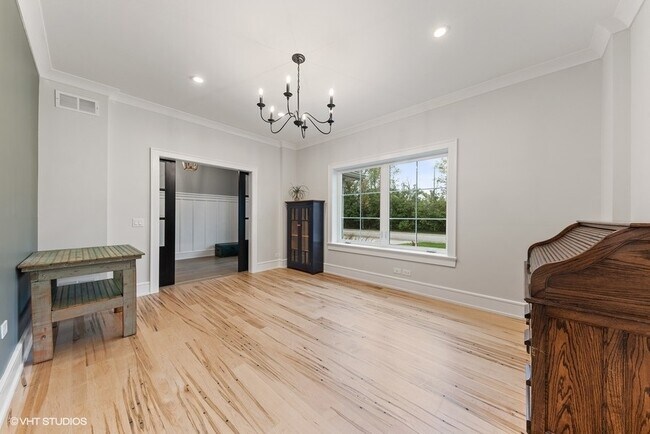 Foto del edificio - 607 E Davis St