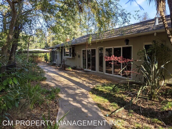 Foto del edificio - 4 br, 3 bath House - 112 Euclid Ave