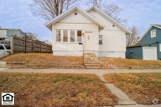 Building Photo - 112 E 1st St