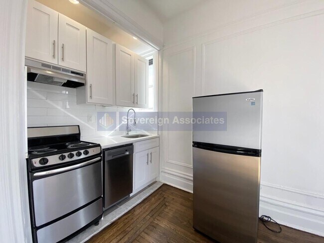 Building Photo - 45 Tiemann Pl