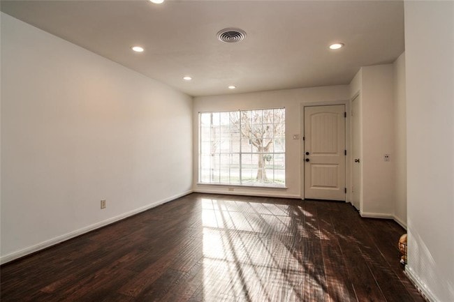 Photo - 5627 Winsome Ln House