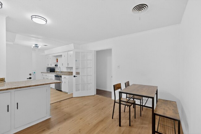 Foto del edificio - 404 Nottingham Dr