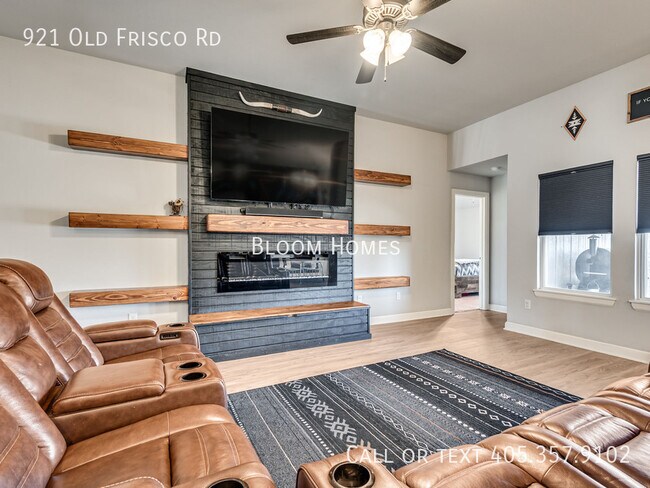 Foto del edificio - 921 Old Frisco Rd